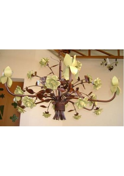 Lustre em ferro grande com flores